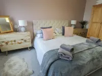 11 Parc Delfryn Hotels in Llanfair-Mathafarn-Eithaf