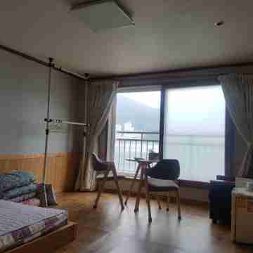 Geoje Smir House Pension Rooms