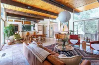 Artist’s Oasis •Spacious Mid-Century Home •Private Pool + Sauna •Near Sequoia - Pools