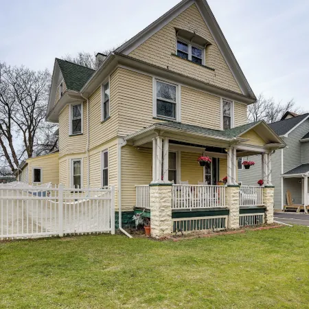 2 Miles to Dtwn! Idyllic Rochester Apt w/ Hot Tub