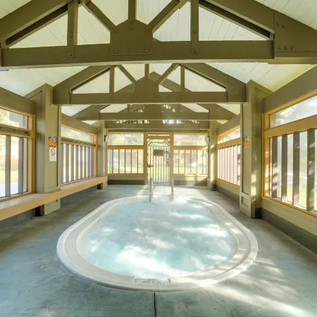 2 Mi to Eagle Lodge! Multi-level Haven w/ Hot Tub