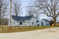 Century Old Farmhouse in Fulton: 6 Mi to Town! - 3-Star
