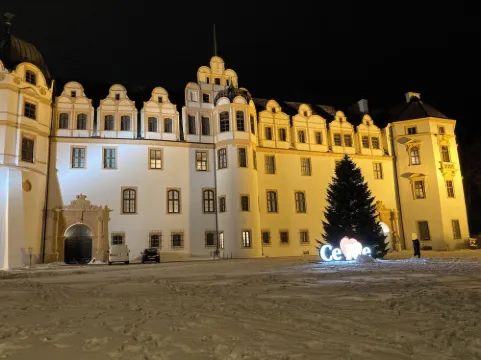 EXCLUSIVE APARTMENT CENTER NOW