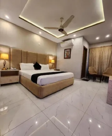 鬱金香首都酒店 酒店