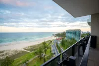 Iconic Kirra Beach Resort - Mountain view