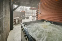 Peaceful Cabin w/ Hot Tub in Dundee: Dogs Welcome