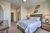 Newly Built Ski Condo w/ Hot Tub & Shuttle Access! - Balkoner