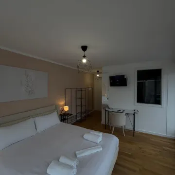 ROOMS 78