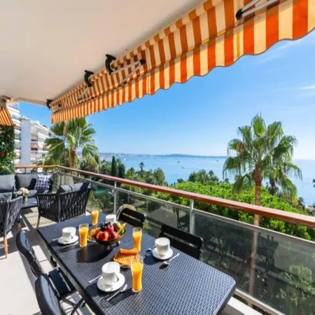 Apartment in Golfe-Juan with Sea Views