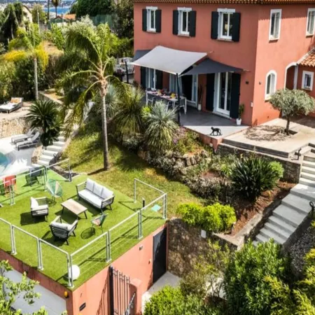 Villa in Golfe-Juan with Pool & Tranquility