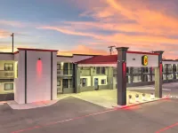 Super 8 by Wyndham Lubbock Airport Hotel di Lubbock