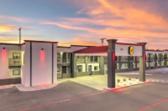 슈퍼 8 바이 윈덤 러벅 공항