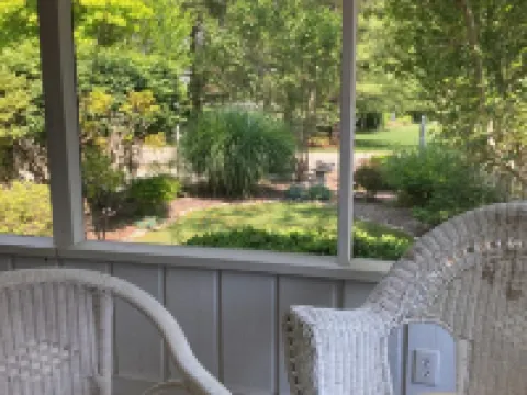 Charming 3-bedroom cottage in enjoyable Douglas with WiFi, AC Hotels in Douglas