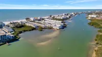 Beach Access Heated Pool Resort Condo for 8 - Holiday Apartments