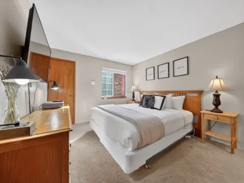 Cozy Ski in/Out Condo with Game Room and Spas - Inviting Retreat