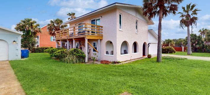 Spacious Seaside Cottage w/ Sunroom – 1-Minute Walk to Vilano Beach Hotels in Vilano Beach