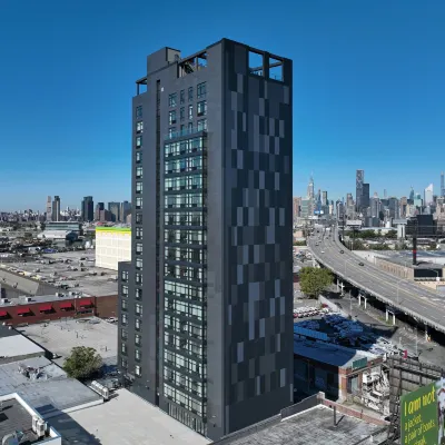 โรงแรม Holiday Inn Express Long Island City E New York บาย IHG โรงแรมใกล้หอสมุดประชาชนนิวยอร์ก