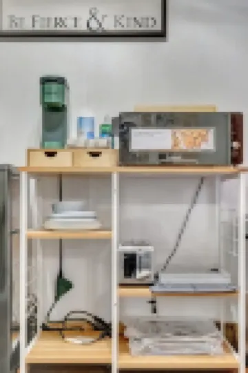 Swann Ave Suite Walk to Bayshore Hyde Park