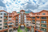 The Lodge at Mountaineer Square - Mountain view