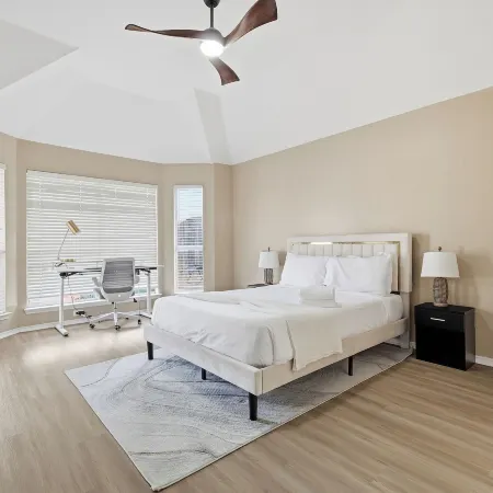 Modern 4B Retreat with Pool in Frisco