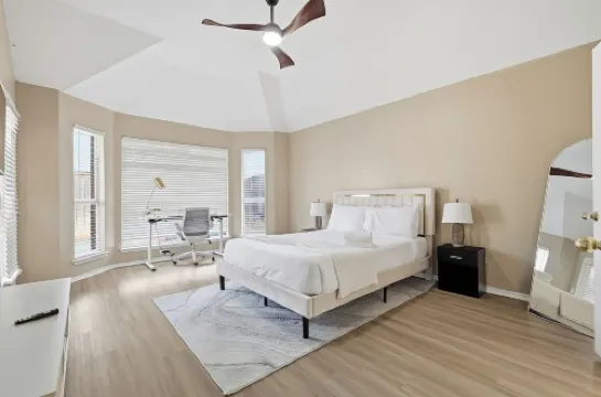 Modern 4B Retreat with Pool in Frisco