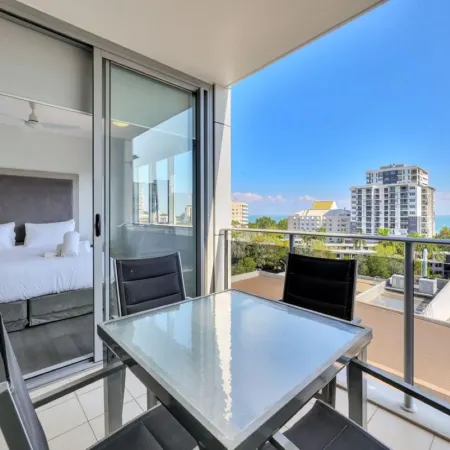 Stylish 1-Bed Darwin City Stay with Balcony Views