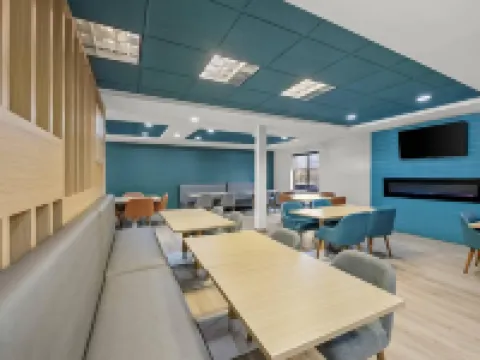 Comfort Suites Hotels in Lee County
