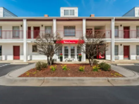 Red Roof Inn & Suites Wilson Hotels in Wilson