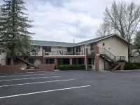 Sierra Inn Hotels near Camp Yavapines