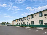 Lone Tree Inn Hotels in Sidney