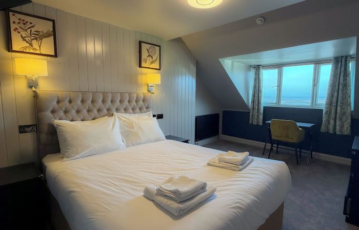 Nomi Rooms & Restaurant