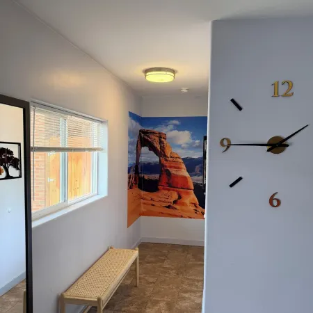 Cozy apartment in charming Moab Downtown with kitchen and great fruit backyard,