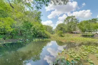 Bushnell Riverside Retreat w/ Hot Tub & Game Shed