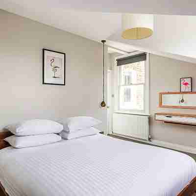 Rustic and Contemporary Haven in Brixton Rooms