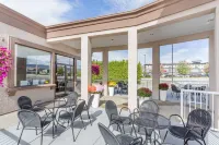 Super 8 by Wyndham Kelowna BC