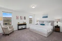 Pelican Landing Modern 3BD in Lakes at Centerra - 4-Star
