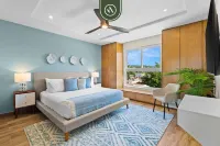 New Stylish 1 BR Condo - Ocean Views - Flex Room