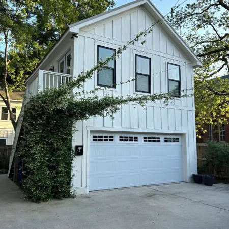 Pet-Friendly 1Br/1BA Historic District Carriage House 4 Blocks to Riverwalk