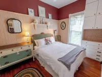 Historic Cottage - Walk to Downtown & Trails Hotels in Ogle County