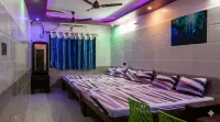 Sri Priya Lodge