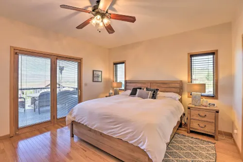 Ski + Bike: Home w/ Deck & Hot Tub in Granby! - parking