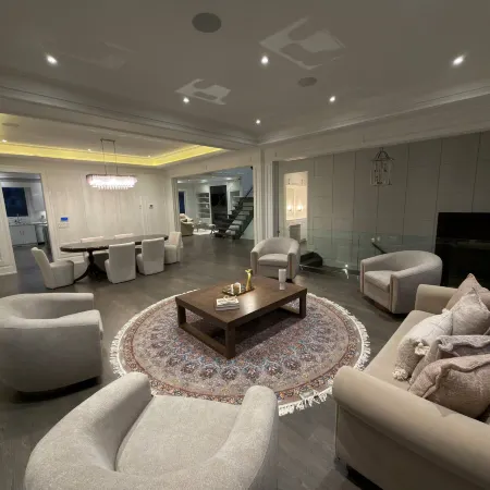 Luxurious 5-Bedroom House in Toronto - Modern Elegance Awaits