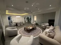 Luxurious 5-Bedroom House in Toronto - Modern Elegance Awaits - บังกะโล
