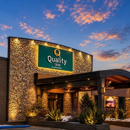Ramada by Wyndham Copper River Inn