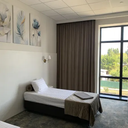Mini-Otel Art Hotel + Mini-Hotel Отели в г. Тихорецкий район