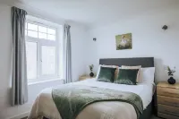 Atlantic Reach Cottage, Newquay.  Large 4 bed villa with leisure services & WiFi - balcony