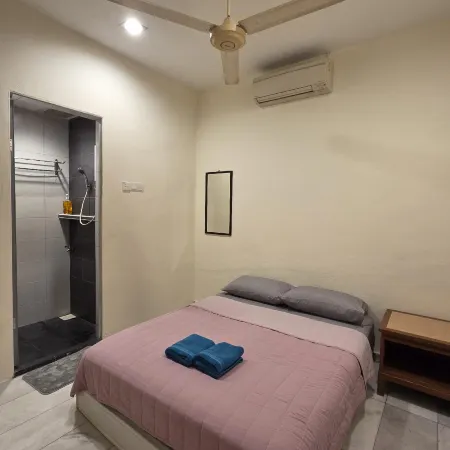1st Island Homestay @ Bayan Baru