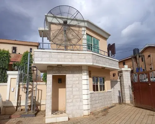 Golphin's Suites Hotels in Awka