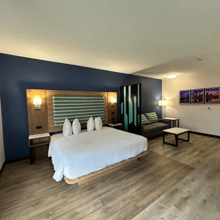 Best Western Plus Fair Park East Отели рядом с достопримечательностью «Дендрарий Далласа»