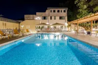 Siena Hills Apartments - Pools